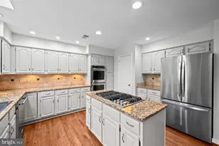 10215 Martinhoe Dr, Vienna, VA 22181 - Photo 19