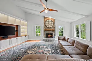 10215 Martinhoe Dr, Vienna, VA 22181 - Photo 29
