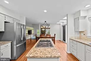 10215 Martinhoe Dr, Vienna, VA 22181 - Photo 15