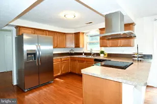 13985 Cabells Mill Dr, Centreville, VA 20120 - Photo 3