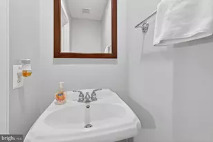 4190 Lower Park Dr, Fairfax, VA 22030 - Photo 19