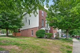 4190 Lower Park Dr, Fairfax, VA 22030 - Photo 3