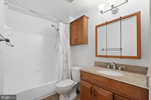 1300 Bayshire Ln, Herndon, VA 20170 - Photo 15