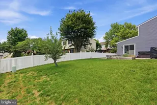 1300 Bayshire Ln, Herndon, VA 20170 - Photo 23