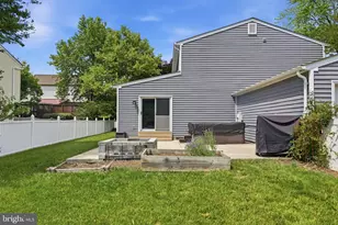 1300 Bayshire Ln, Herndon, VA 20170 - Photo 25