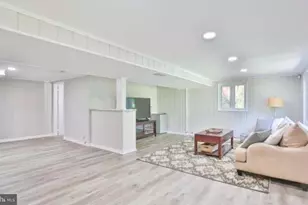 7110 Murray Ln, Annandale, VA 22003 - Photo 11