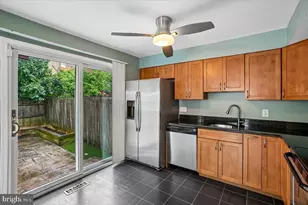 7018 Bradwood Ct, Springfield, VA 22151 - Photo 11