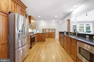 9521 Jomar Dr, Fairfax, VA 22032 - Photo 11