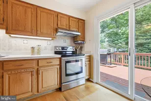 7211 Ashview Dr, Springfield, VA 22153 - Photo 11