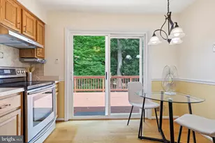 7211 Ashview Dr, Springfield, VA 22153 - Photo 9