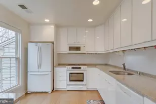 7046 Falls Reach Dr, Falls Church, VA 22043 - Photo 11