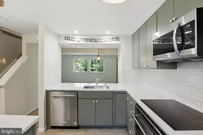 1660 Harvest Green Court, Reston, VA 20194 - Photo 7