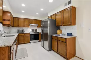 7408 Spring Tree Dr, Springfield, VA 22153 - Photo 3