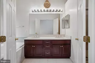 6610 Hunter Creek Ln, Alexandria, VA 22315 - Photo 17