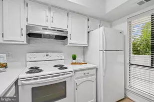 5758 Village Green Dr, Alexandria, VA 22309 - Photo 9