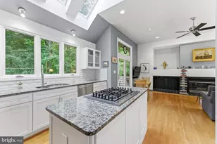 1608 Woodstock Ln, Reston, VA 20194 - Photo 11