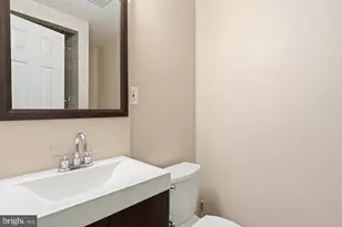 12150 Wedgeway Ct, Fairfax, VA 22033 - Photo 11