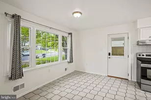 9086 Brook Ford Rd, Burke, VA 22015 - Photo 9
