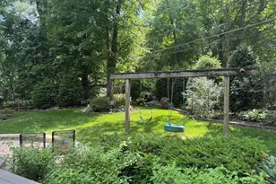 304 Chesapeake Dr, Great Falls, VA 22066 - Photo 9