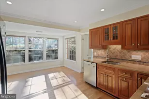 6543 Cedarwood Ct, Falls Church, VA 22041 - Photo 13