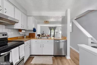 8307 Crestmont Circle, Springfield, VA 22153 - Photo 5