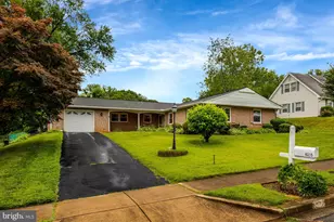 4315 Markwood Ln, Fairfax, VA 22033 - Photo 3