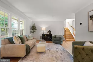 9713 Rhapsody Dr, Vienna, VA 22181 - Photo 3
