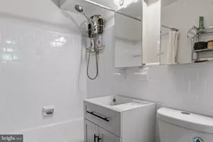 6935 Kenfig Dr, Falls Church, VA 22042 - Photo 25