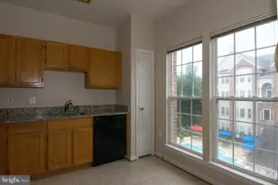 4139 Fountainside Ln, Fairfax, VA 22030 - Photo 3