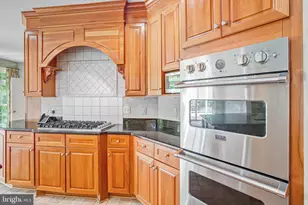 8261 Roseland Dr, Fairfax Station, VA 22039 - Photo 23