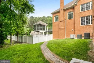 8261 Roseland Dr, Fairfax Station, VA 22039 - Photo 5