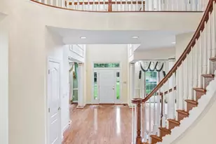 8261 Roseland Dr, Fairfax Station, VA 22039 - Photo 9