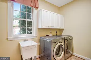 8261 Roseland Dr, Fairfax Station, VA 22039 - Photo 37
