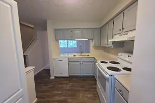 8534 Blue Rock Ln, Lorton, VA 22079 - Photo 11