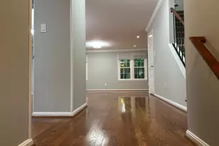 10152 Village Knolls Ct, Oakton, VA 22124 - Photo 3