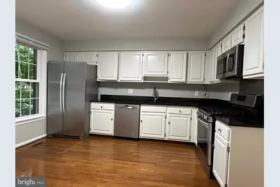 10152 Village Knolls Court, Oakton, VA 22124 - Photo 7