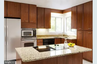 7220 Vistas Lane, McLean, VA 22101 - Photo 3