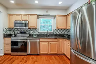 5908 Roberts Common Ct, Burke, VA 22015 - Photo 7