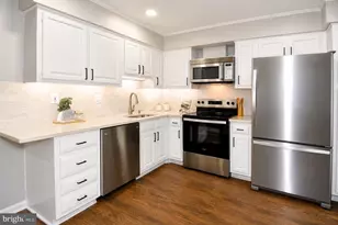 9222 Bailey Ln, Fairfax, VA 22031 - Photo 3