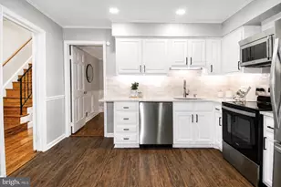 9222 Bailey Ln, Fairfax, VA 22031 - Photo 9