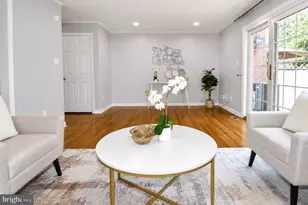9222 Bailey Ln, Fairfax, VA 22031 - Photo 11