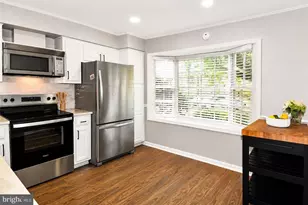 9222 Bailey Ln, Fairfax, VA 22031 - Photo 7