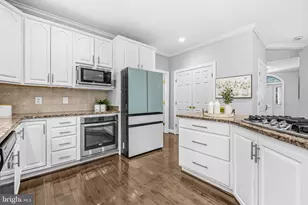 9903 Burke Station Ct, Fairfax, VA 22032 - Photo 19