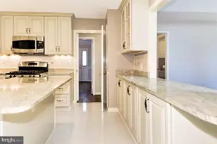 10322 Dunn Meadow Rd, Vienna, VA 22182 - Photo 5