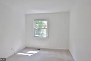 2402 Windbreak Dr, Alexandria, VA 22306 - Photo 13