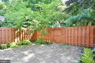 2402 Windbreak Dr, Alexandria, VA 22306 - Photo 17
