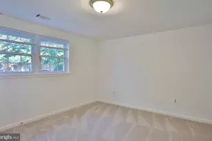 2402 Windbreak Dr, Alexandria, VA 22306 - Photo 15