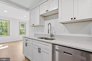 5872 Kara Pl, Burke, VA 22015 - Photo 9