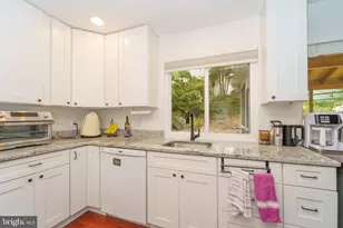 6224 Capella Ave, Burke, VA 22015 - Photo 7