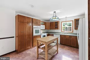 8031 Sleepy View Ln, Springfield, VA 22153 - Photo 17